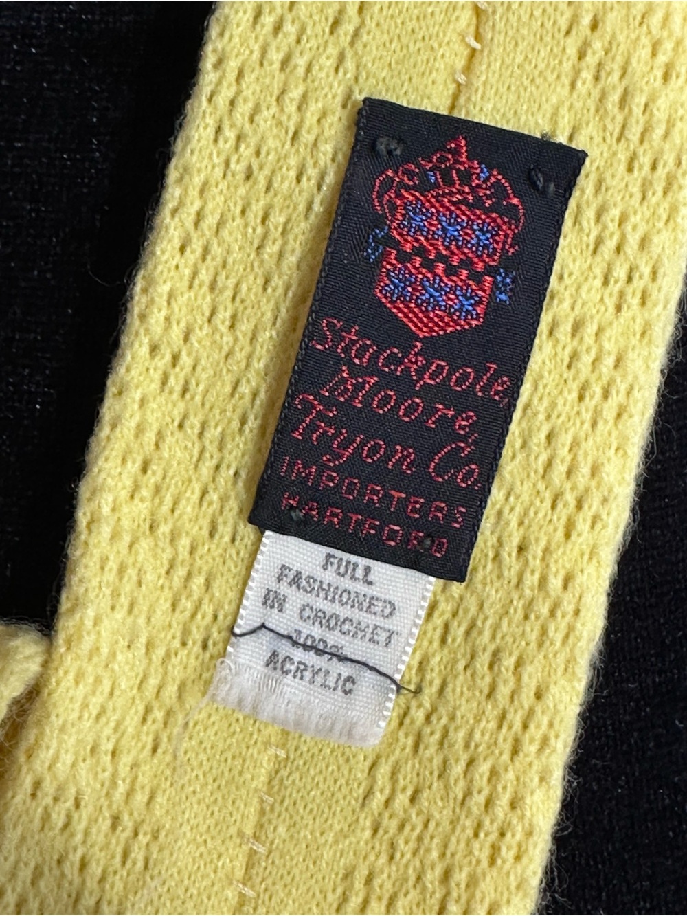 Vintage Stockpole Moore Tryon Co Yellow Crochet Knit Tie 100% Acrylic Retro - Picture 3 of 8